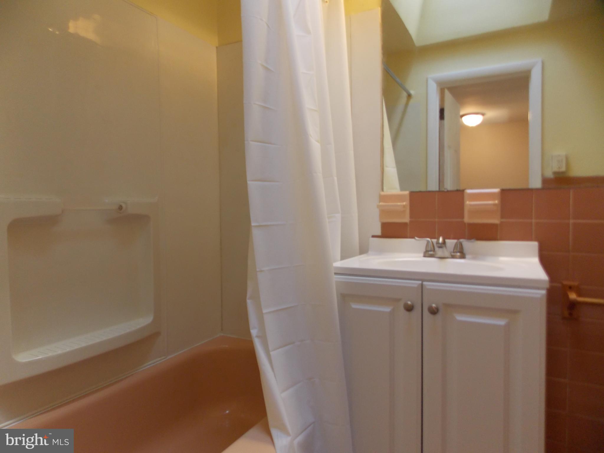 968 Grant Road Folcroft, PA 19032 - Photo 13 of 18 Bathroom