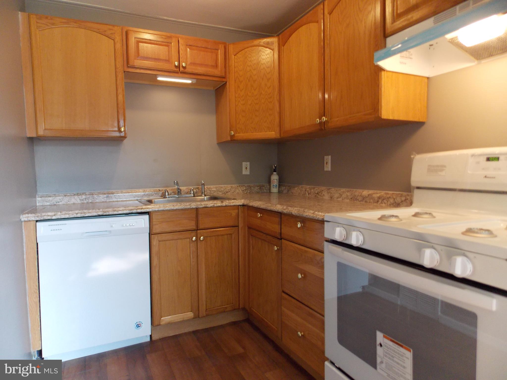 968 Grant Road Folcroft, PA 19032 - Photo 8 of 18 Modern Kitchen