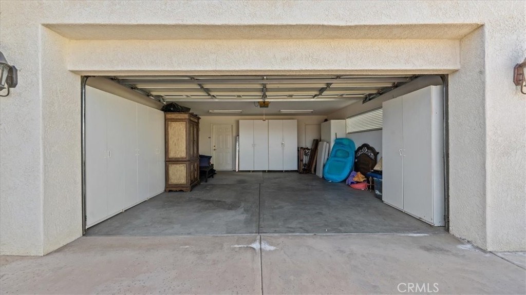 71569 Sahara Road Rancho Mirage, CA 92270 - Photo 30 of 51 Attached Garage view