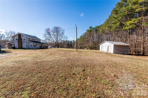 a view of a outdoor space with a house