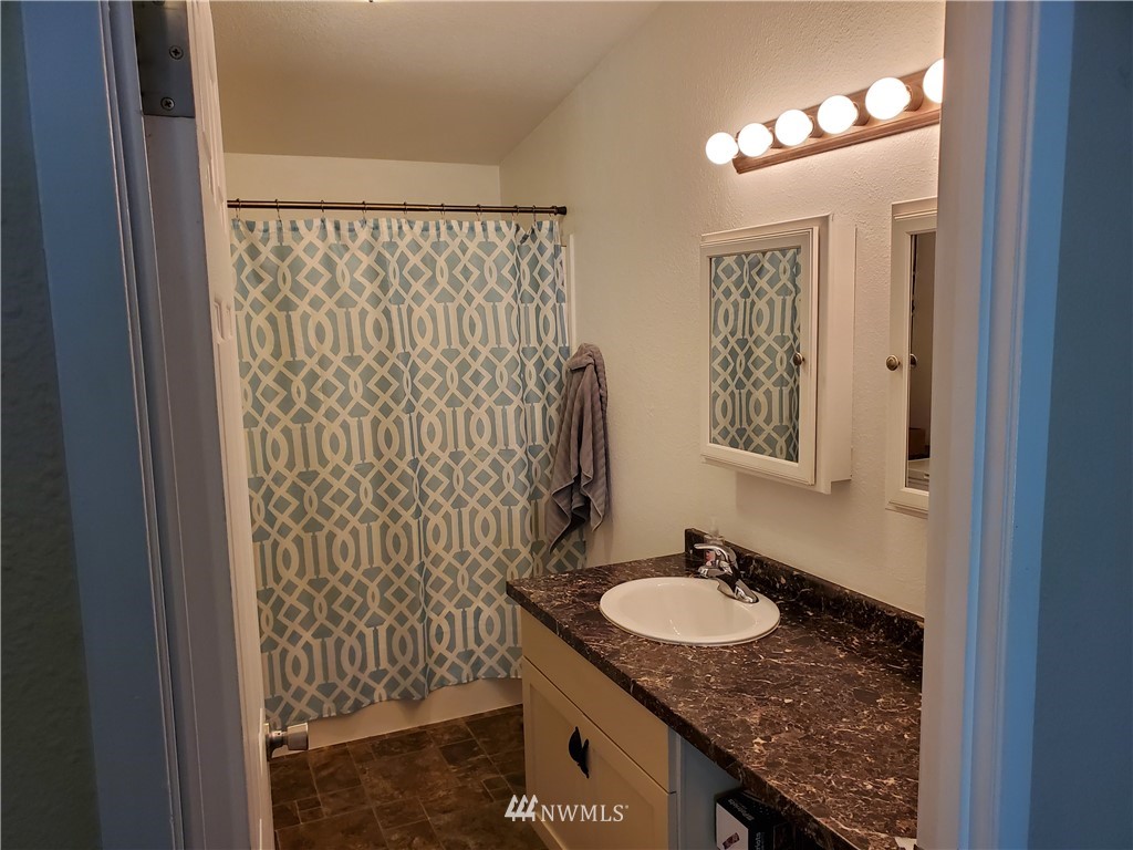 1061 Northeast Larson Lake Road Belfair, WA 98528 - Photo 14 of 26 Gallery Image 14