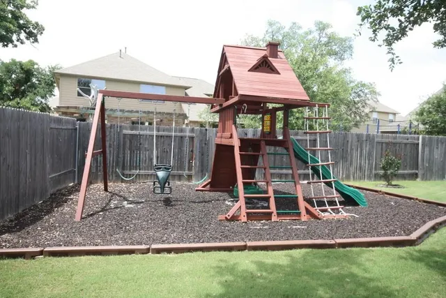 a view of a backyard with small cabin