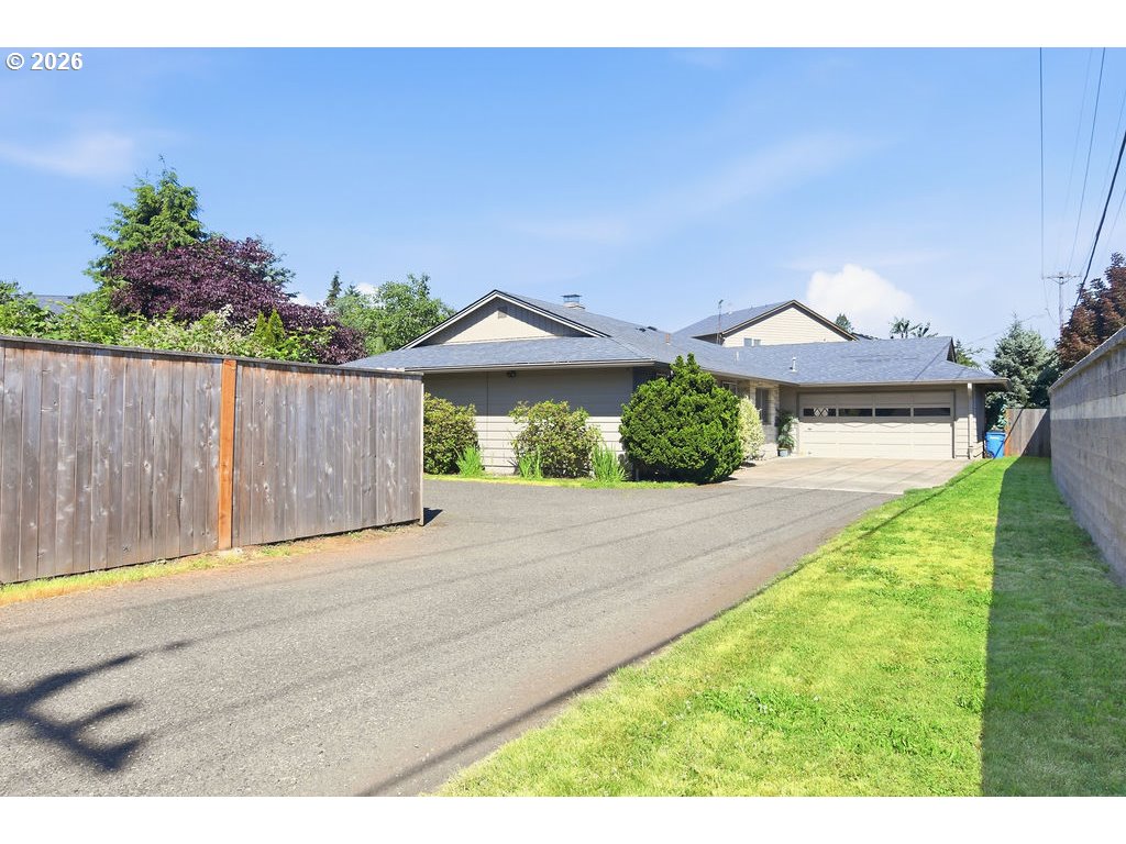 10009 Northeast Covington Road Vancouver, WA 98662 - Photo 2 of 45 Driveway