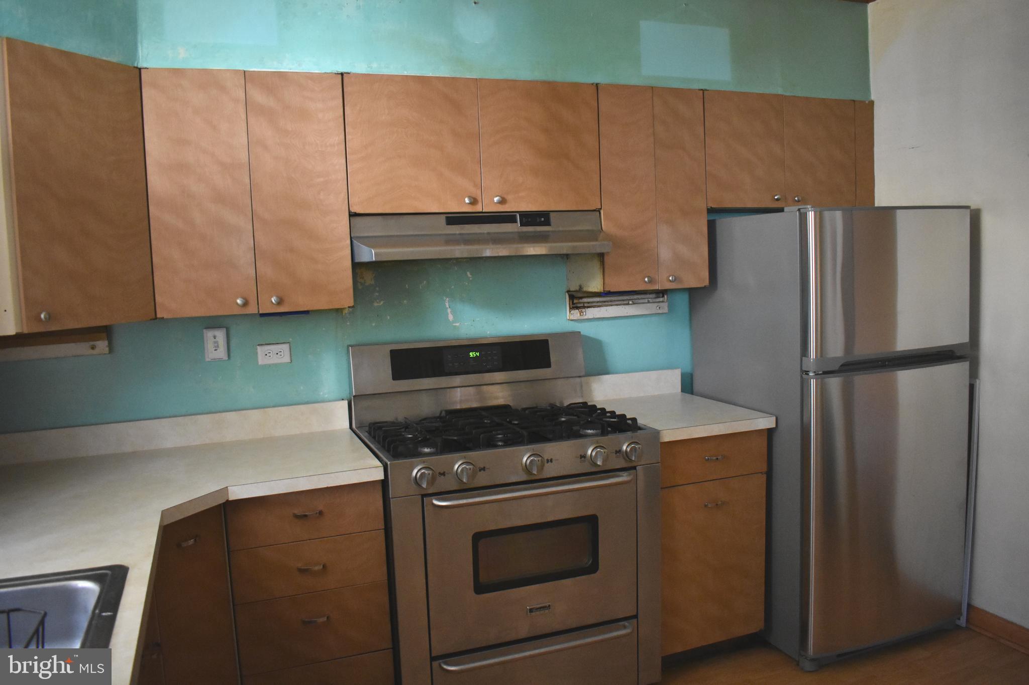 221 Avon Road Upper Darby, PA 19082 - Photo 6 of 17