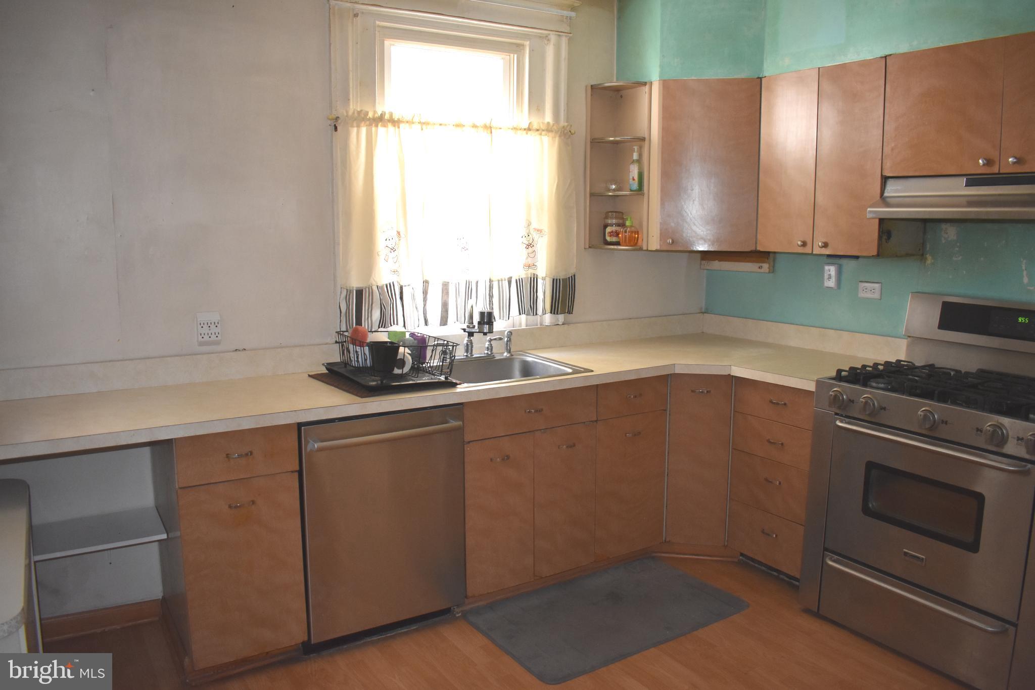 221 Avon Road Upper Darby, PA 19082 - Photo 7 of 17