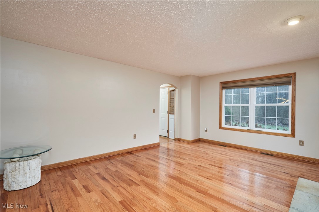 2558 Wright Road Akron, OH 44320 - Photo 5 of 22