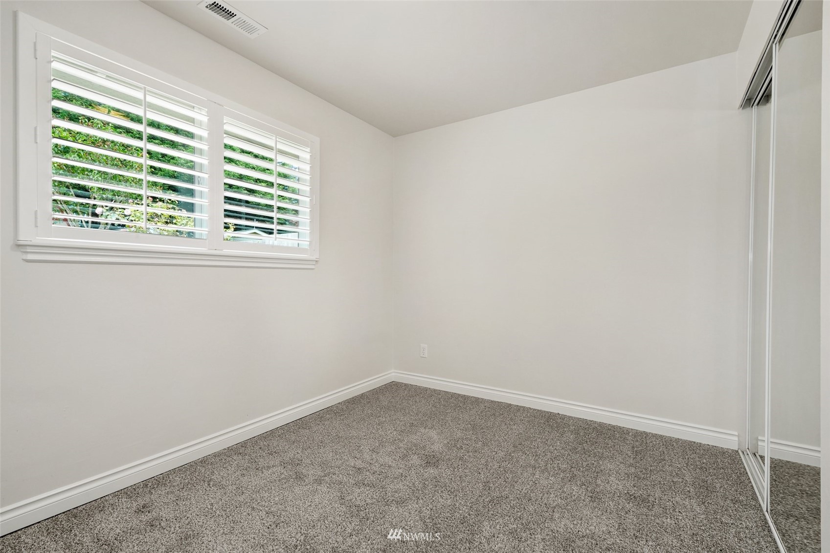 3007 Stafford Way Bothell, WA 98012 - Photo 22 of 32 an empty room with a window
