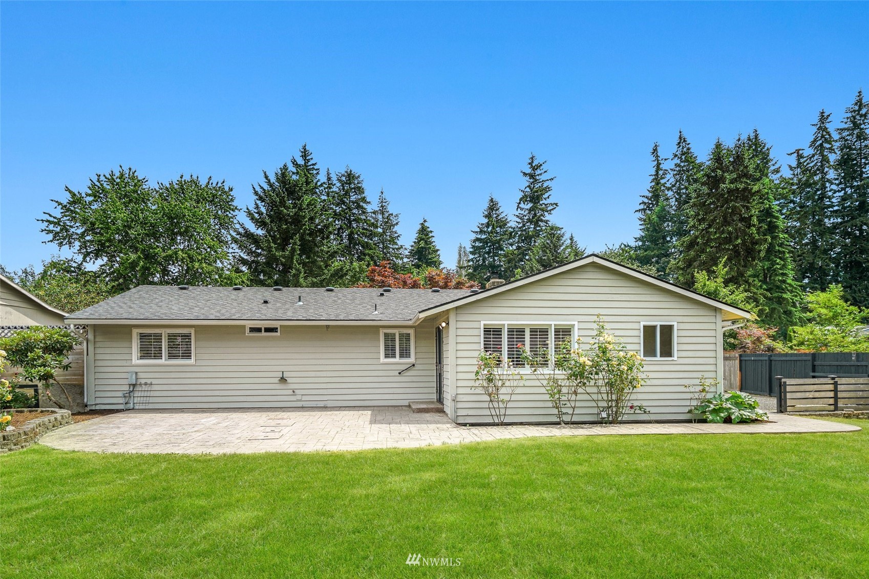 3007 Stafford Way Bothell, WA 98012 - Photo 27 of 32 a front view of a house with a garden