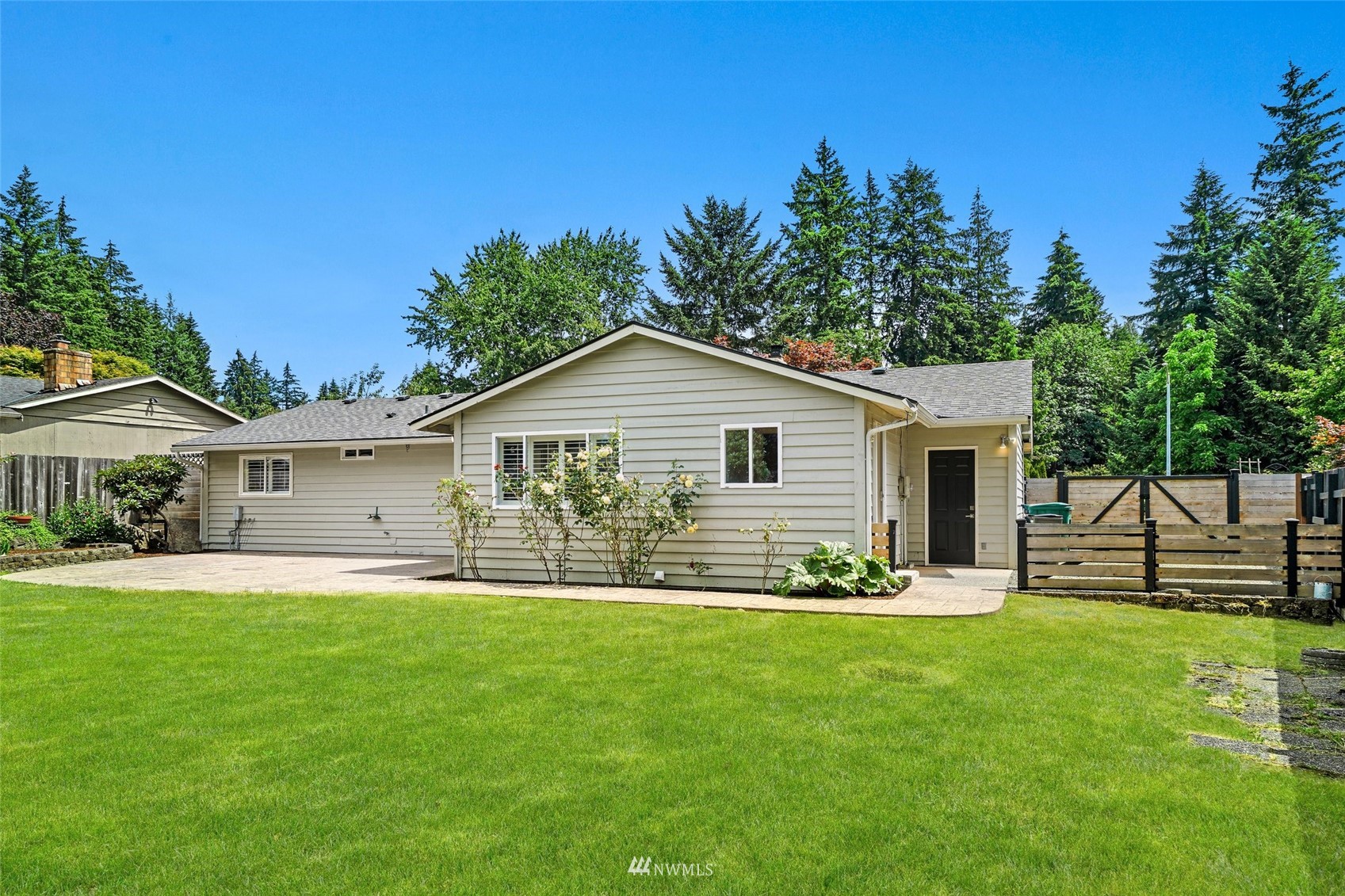 3007 Stafford Way Bothell, WA 98012 - Photo 28 of 32 a front view of house with yard and green space