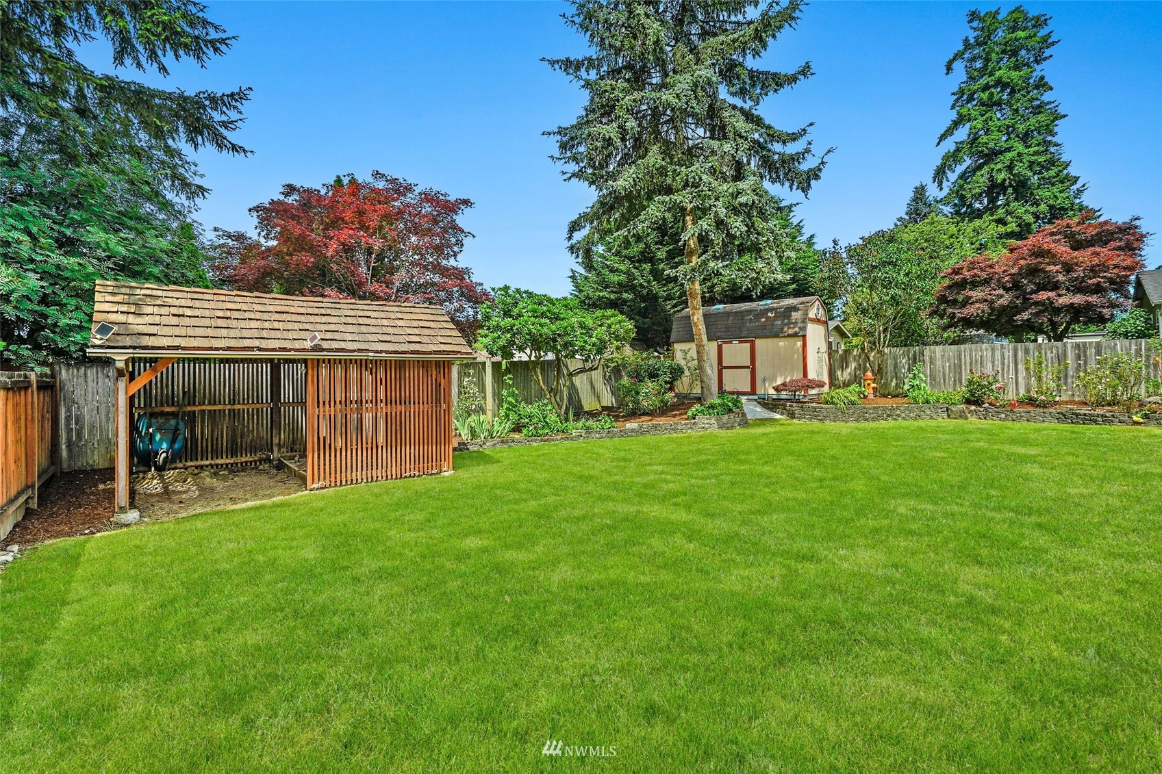 3007 Stafford Way Bothell, WA 98012 - Photo 29 of 32 a view of backyard with a garden and deck