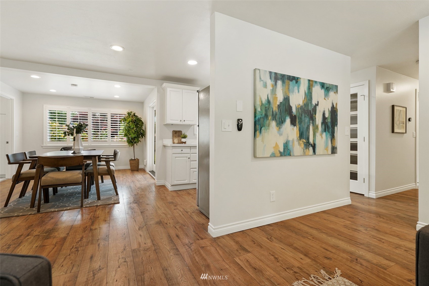 3007 Stafford Way Bothell, WA 98012 - Photo 9 of 32 a view of a living room and dining room