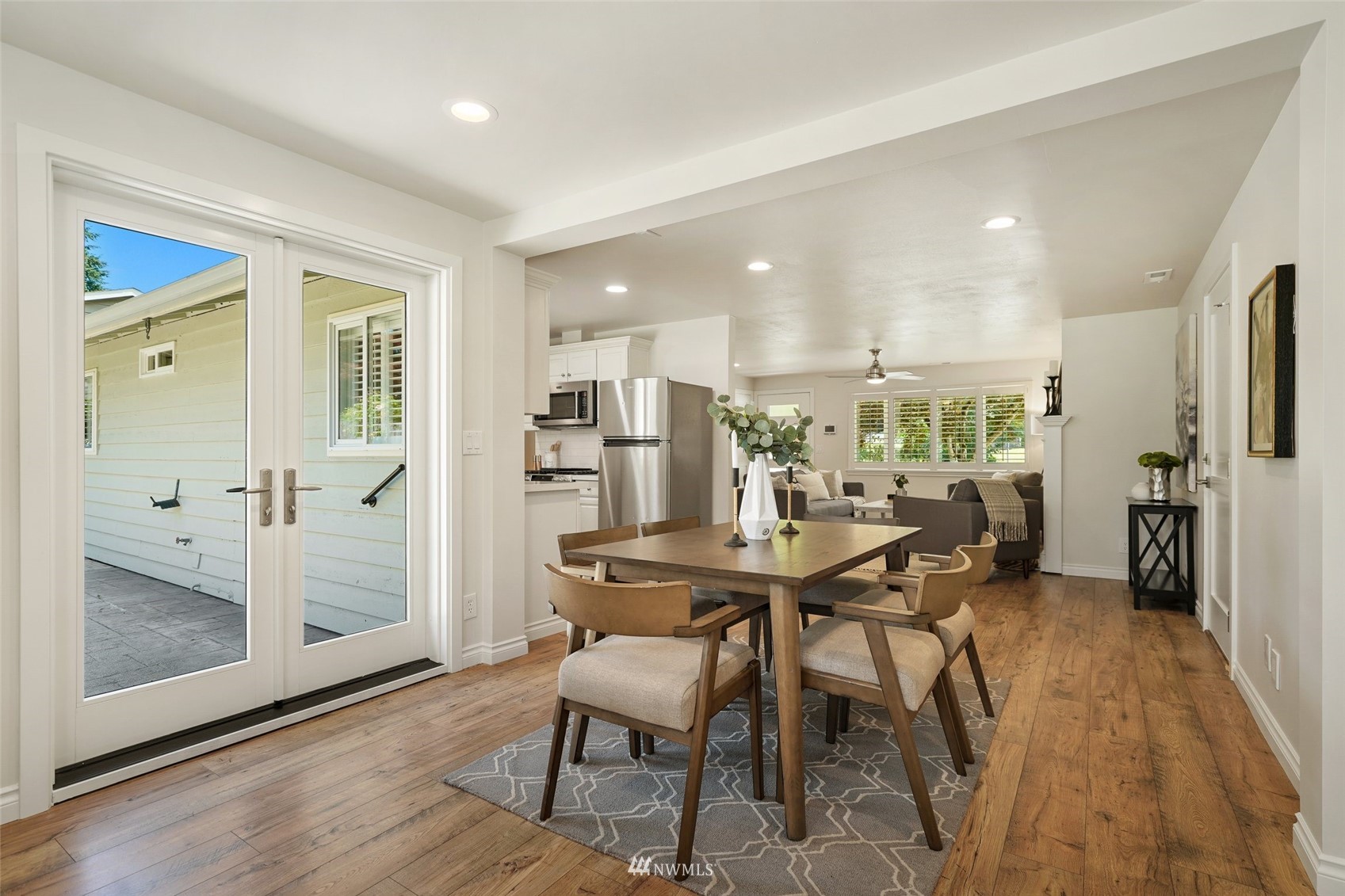 3007 Stafford Way Bothell, WA 98012 - Photo 10 of 32 a view of a dining room with furniture