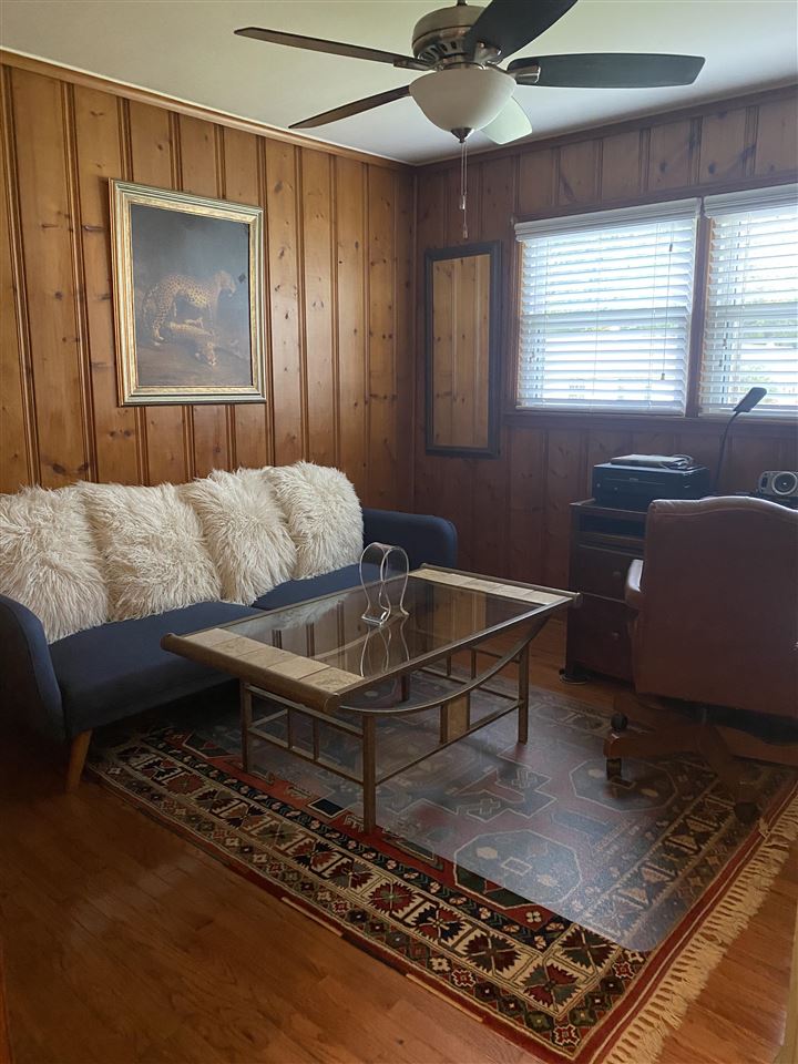 322 McElroy Road Memphis, TN 38120 - Photo 12 of 16 a living room with a couch and window