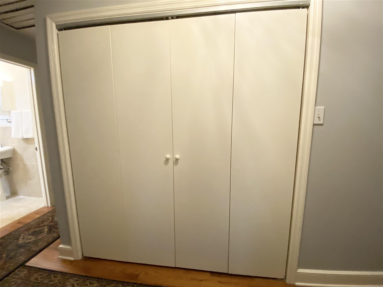 322 McElroy Road Memphis, TN 38120 - Photo 14 of 16 a view of a hallway with wooden floor