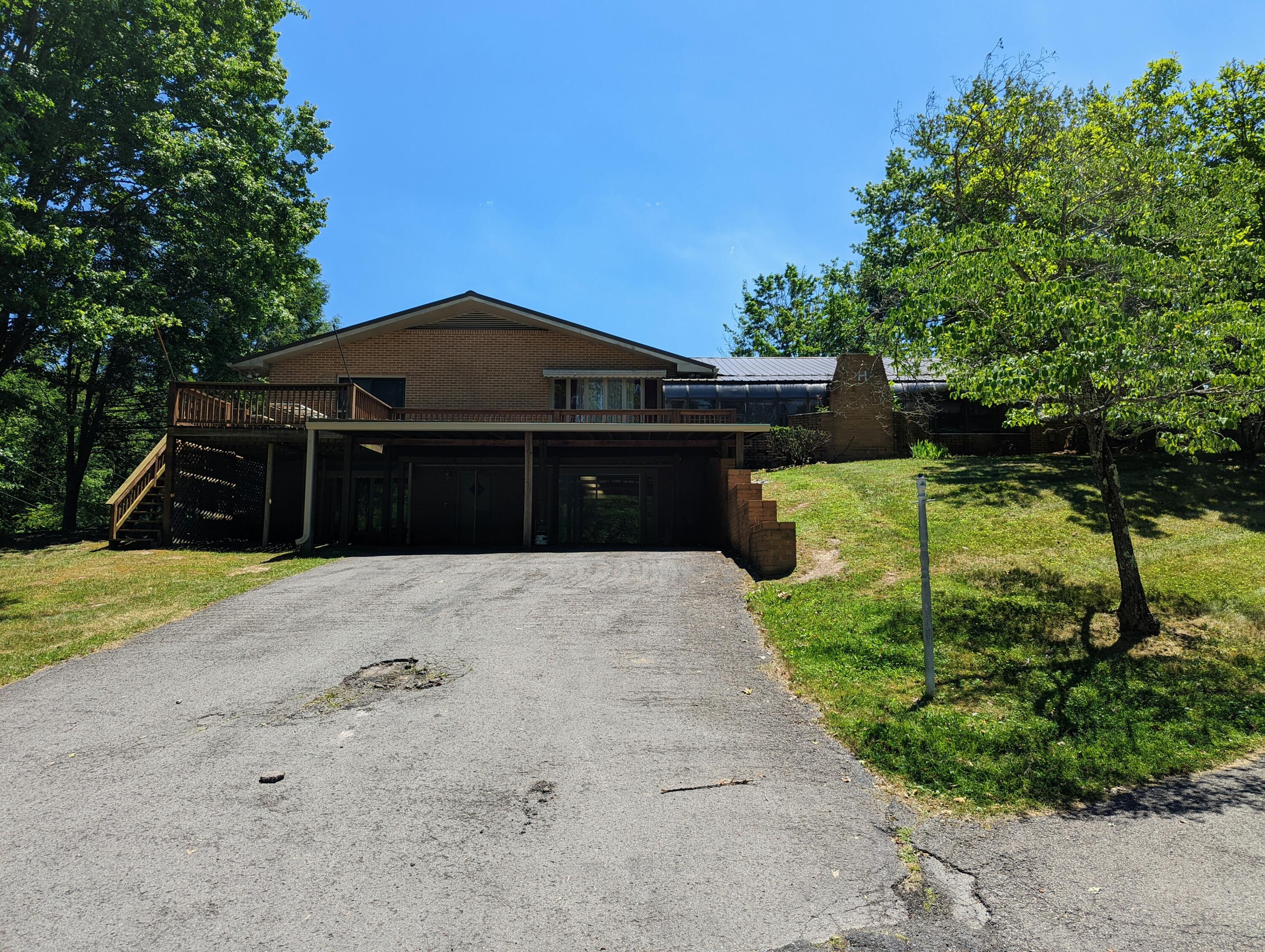 121 Sunset Drive Clintwood, VA 24228 - Photo 16 of 53 PXL_20220622_182518122