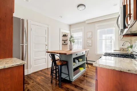 $935,000 | 87 Kinnaird Street, Unit 2, Cambridge, MA 02139