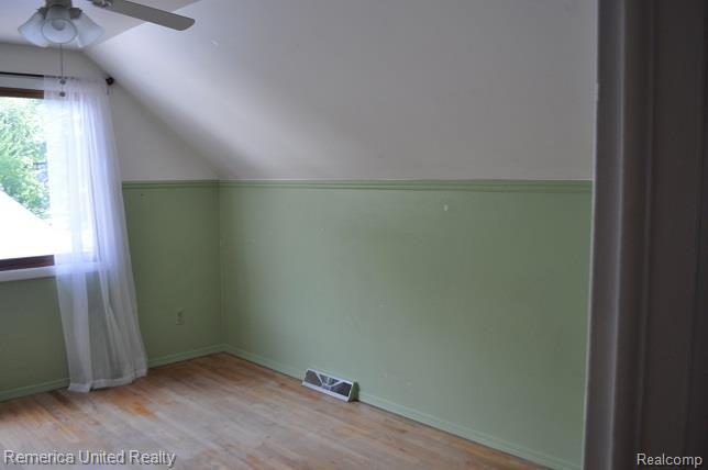 124 Exmoor Road Waterford, MI 48328 - Photo 11 of 17 Bedroom 2.jpg