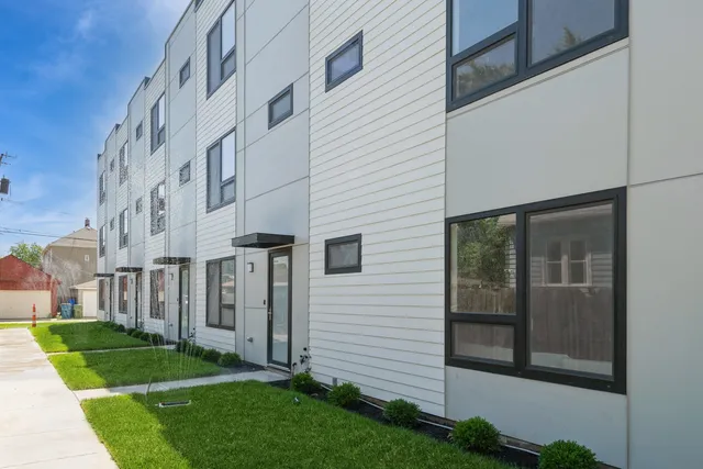 $615,000 | 944 Beloit Avenue, Unit 2, Forest Park, IL 60130