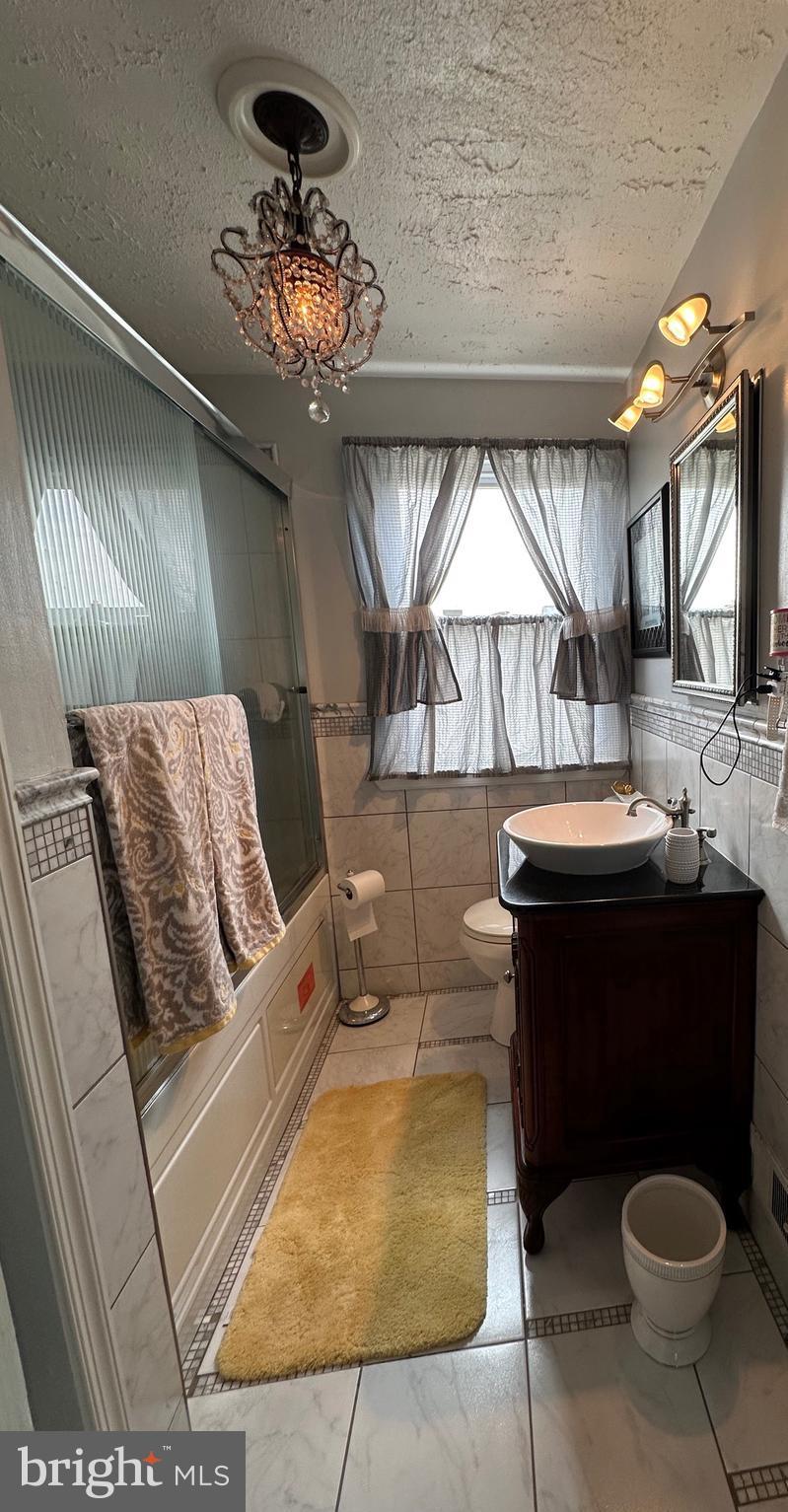 1808 Hillenwood Road Baltimore, MD 21239 - Photo 16 of 23 Bathroom