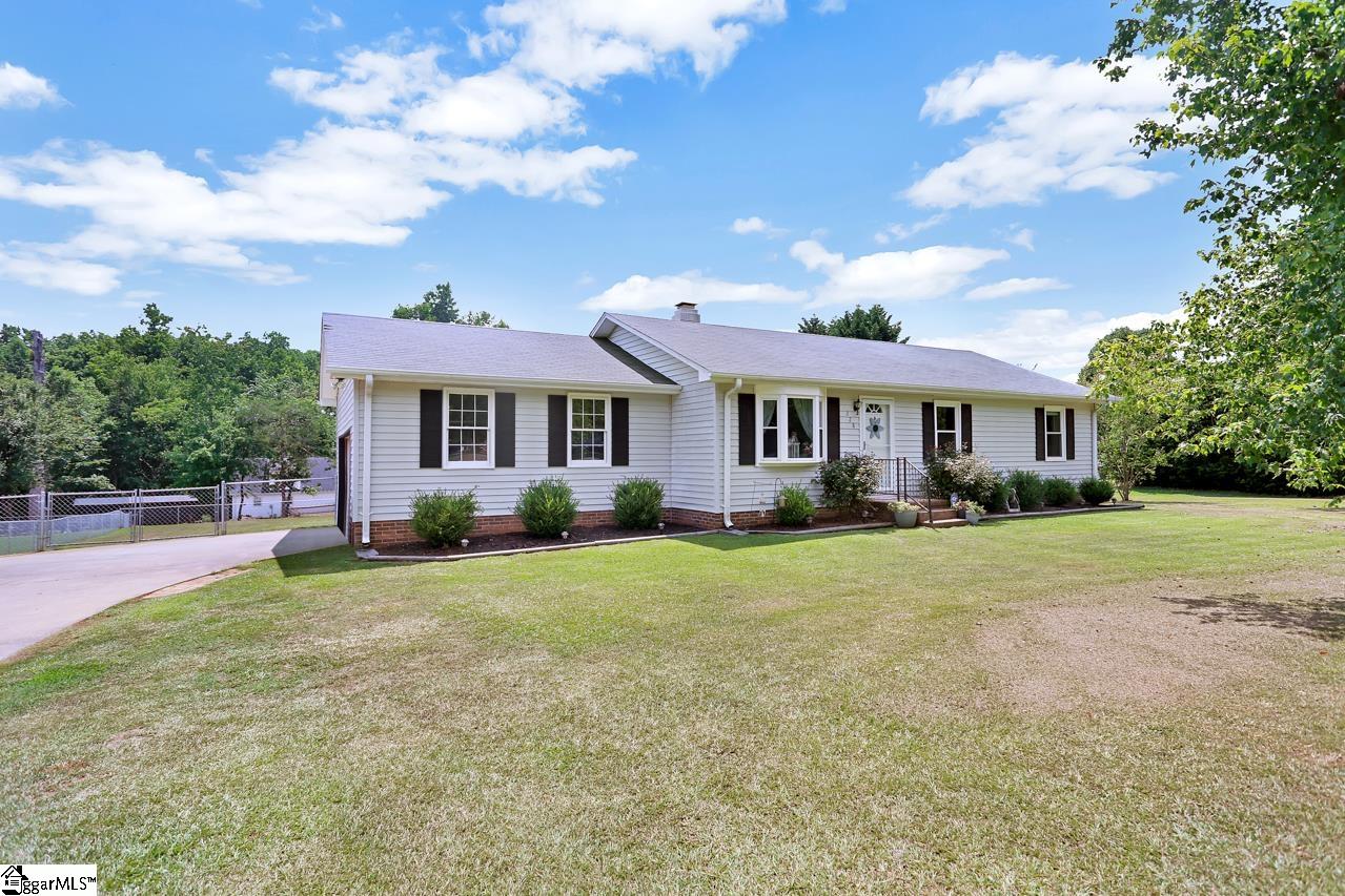 228 Dalton Hill Road Easley, SC 29640 - Photo 3 of 36