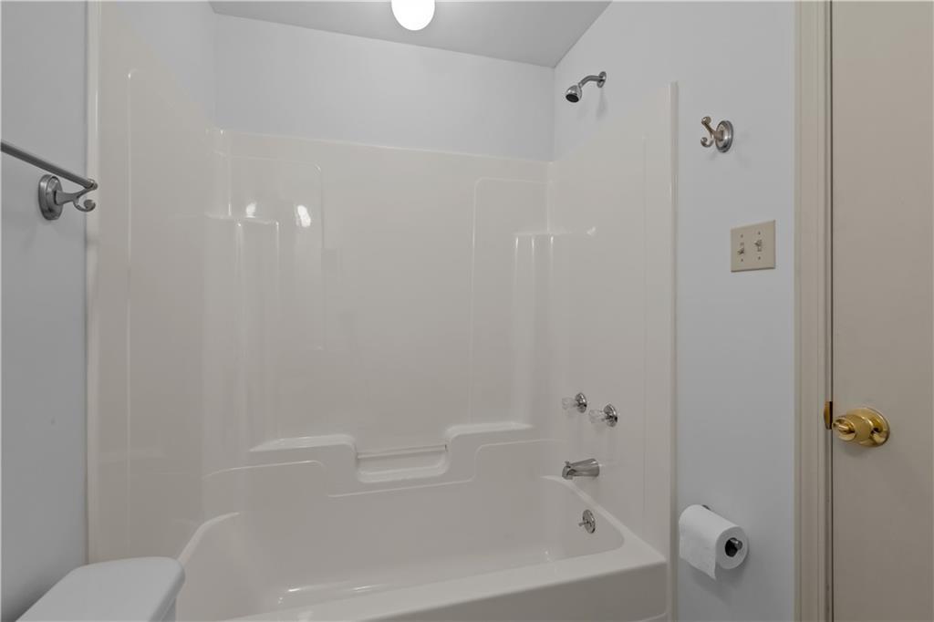 435 Walde Street Pittsburgh, PA 15210 - Photo 10 of 36