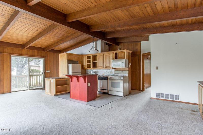 145 South Point Street Depoe Bay, OR 97341 - Photo 7 of 20 southpoint-backlightmarketing-25