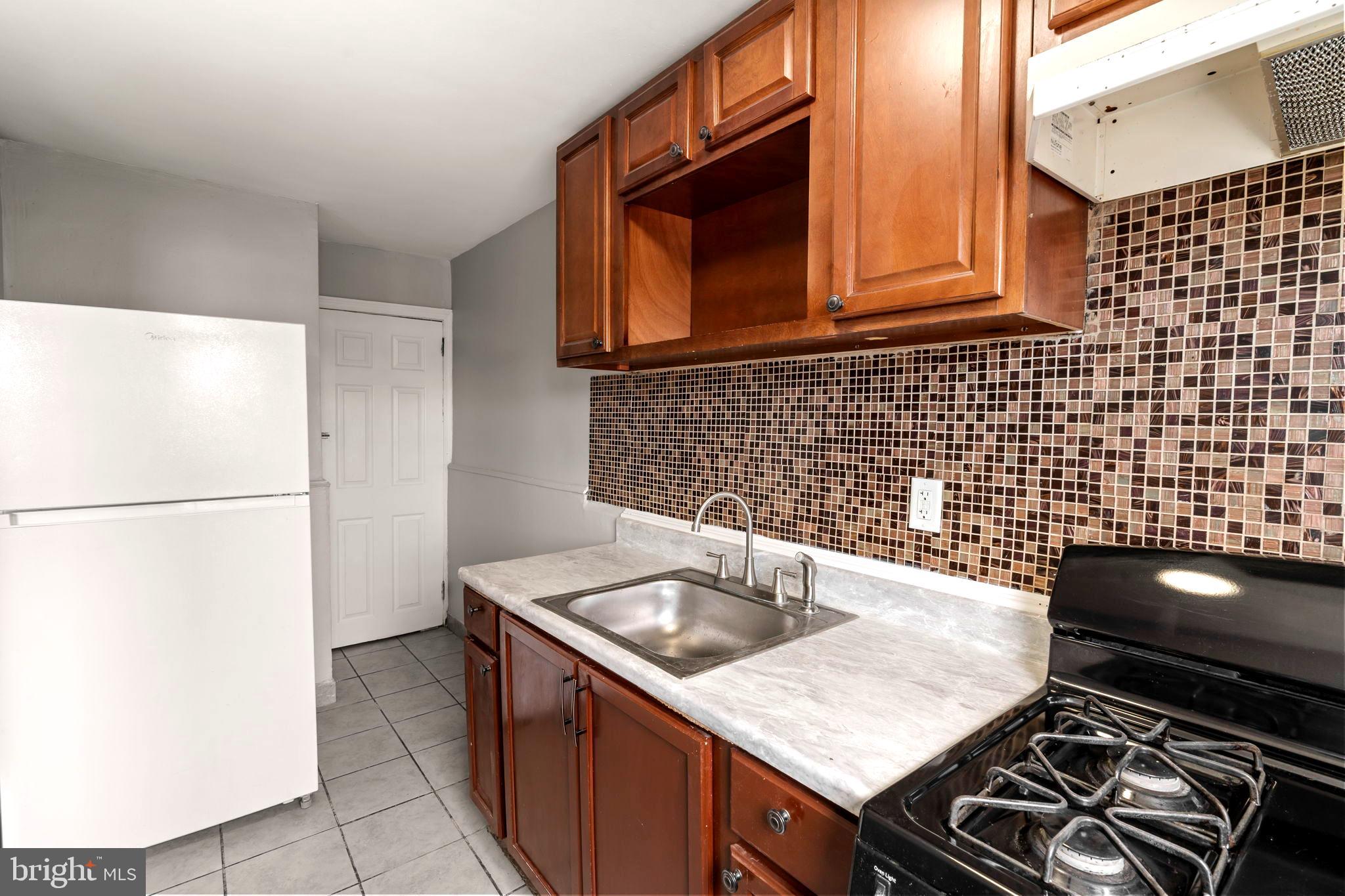585 Snowden Road Upper Darby, PA 19082 - Photo 13 of 27