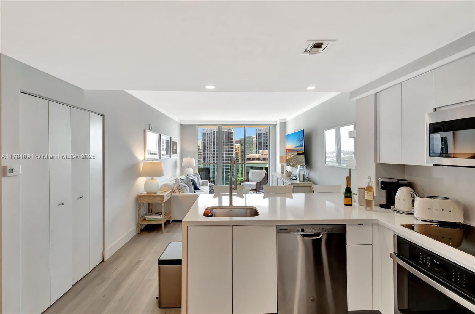2889 McFarlane Road, Unit 1905 Miami, FL 33133 - Photo 14 of 51 Gallery Image 14