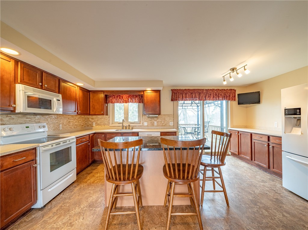 31 Misty Pine Road Perinton, NY 14450 - Photo 11 of 33