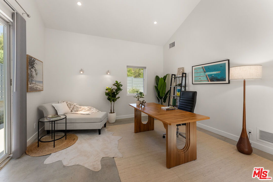 606 Thrift Road Malibu, CA 90265 - Photo 13 of 25