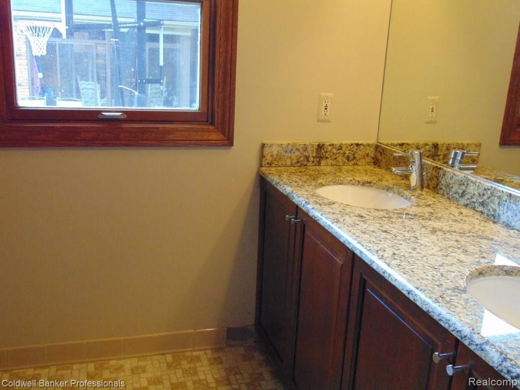 21237 Parklane Road Farmington Hills, MI 48335 - Photo 46 of 56