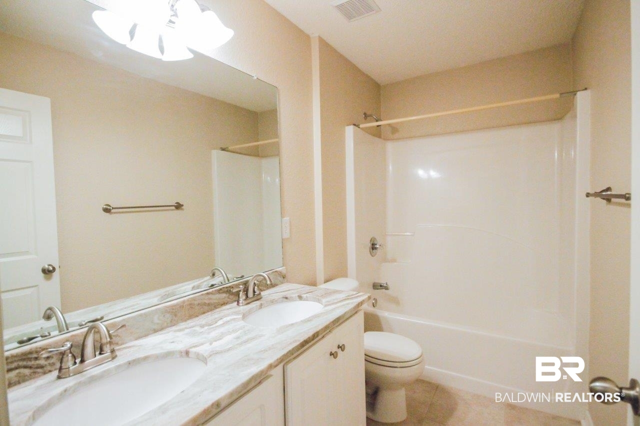 113 Pemberton Loop Fairhope, AL 36532 - Photo 21 of 29 Guest Bath