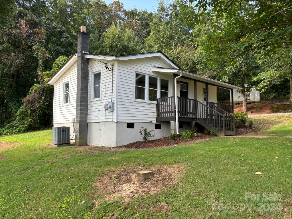 5397 Hope Road Vale, NC 28168 - Photo 1 of 32 a front view of house with yard and green space