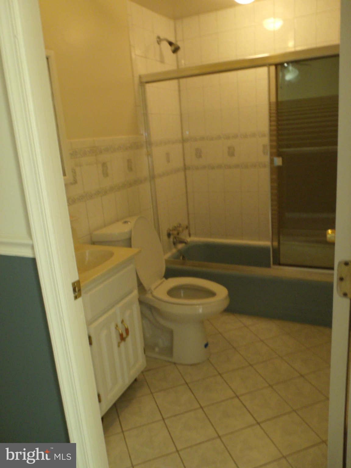 2967 Freeway Baltimore, MD 21227 - Photo 13 of 29 Bath
