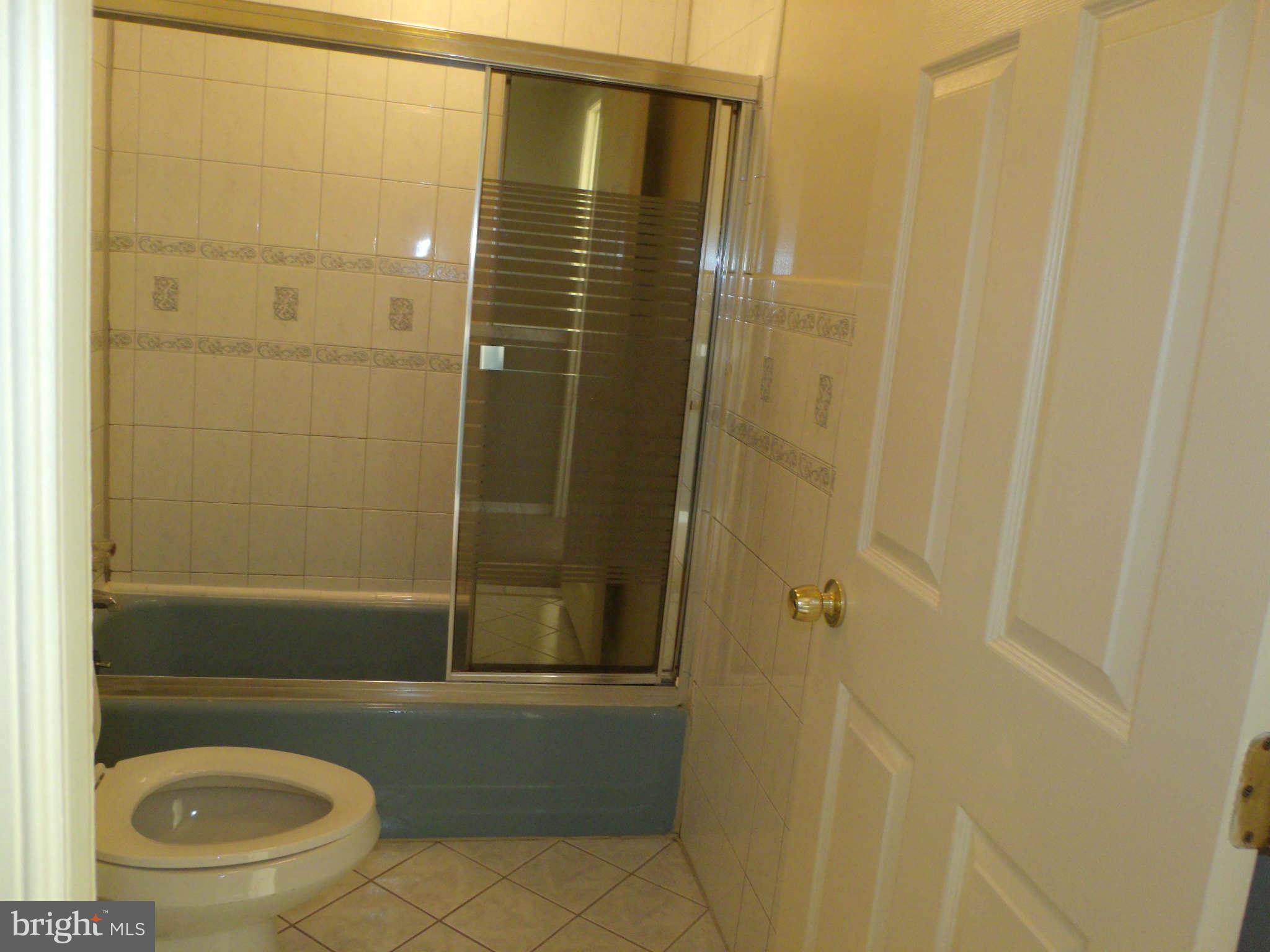 2967 Freeway Baltimore, MD 21227 - Photo 14 of 29 Bath