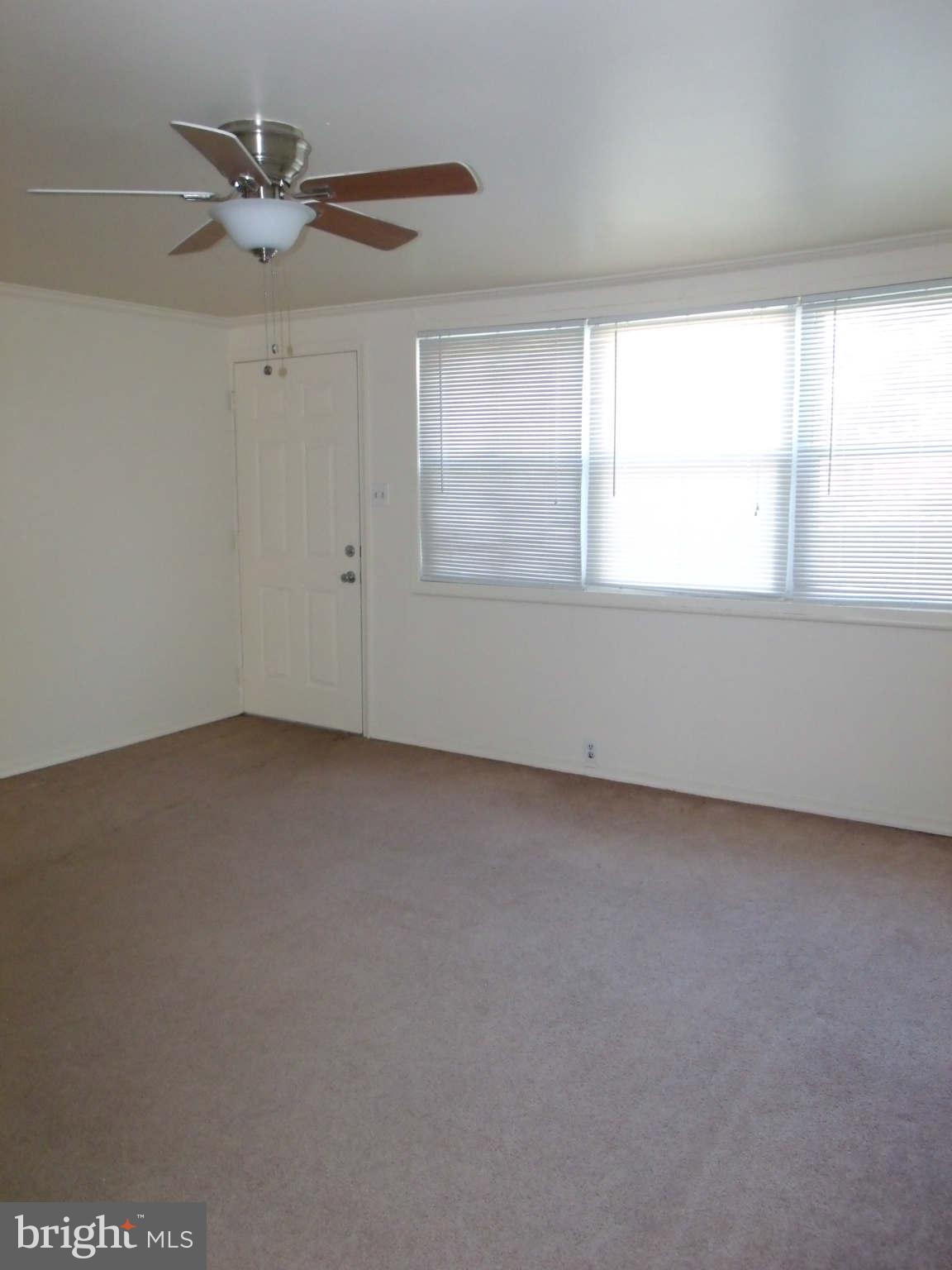 2967 Freeway Baltimore, MD 21227 - Photo 23 of 29 Living Room