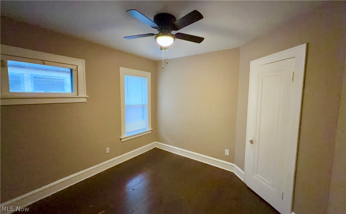 949 Helmsdale Road Cleveland Heights, OH 44112 - Photo 17 of 29