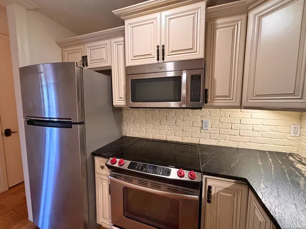 $1,500 | 7709 Broadway, Unit 323, San Antonio, TX 78209