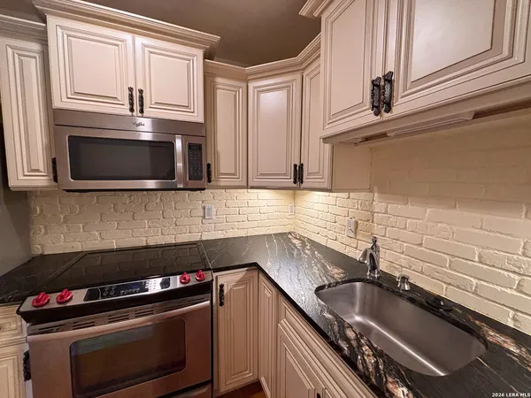 $1,500 | 7709 Broadway, Unit 323, San Antonio, TX 78209