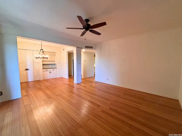 $1,500 | 7709 Broadway, Unit 323, San Antonio, TX 78209