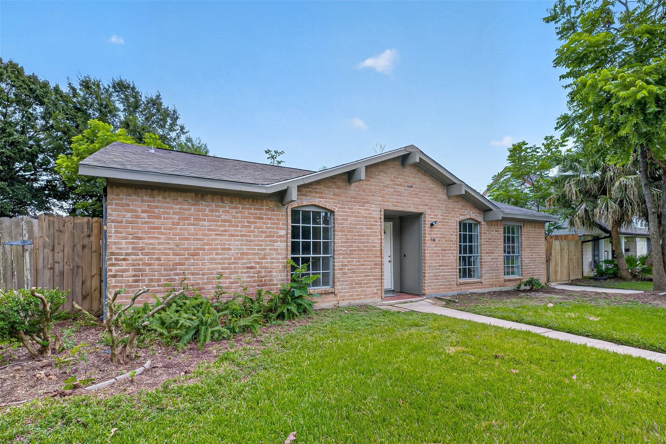 706 Buoy Road Houston, TX 77062 - Photo 2 of 43