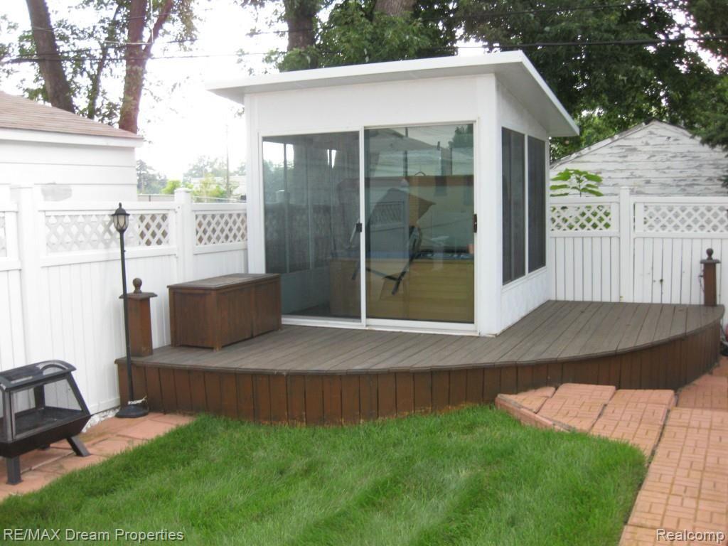 19010 Burt Road Detroit, MI 48219 - Photo 15 of 16 hottub.jpg