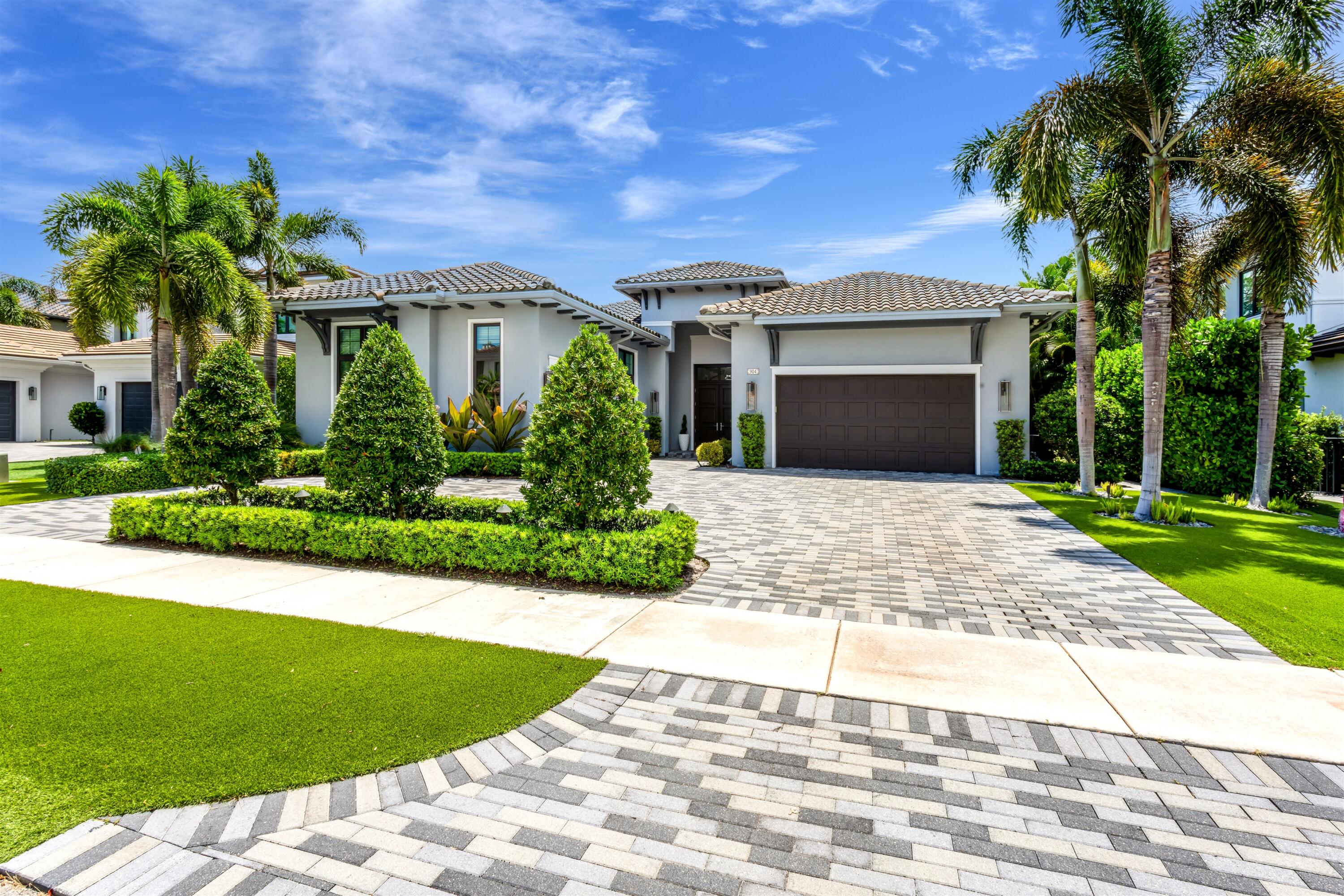 904 Northwest 2nd Street Boca Raton, FL 33486 - Photo 2 of 41 FRONT_ANGLE_LEFT