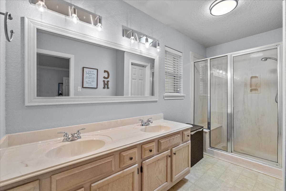 14018 Cimarron Road Santa Fe, TX 77517 - Photo 9 of 24