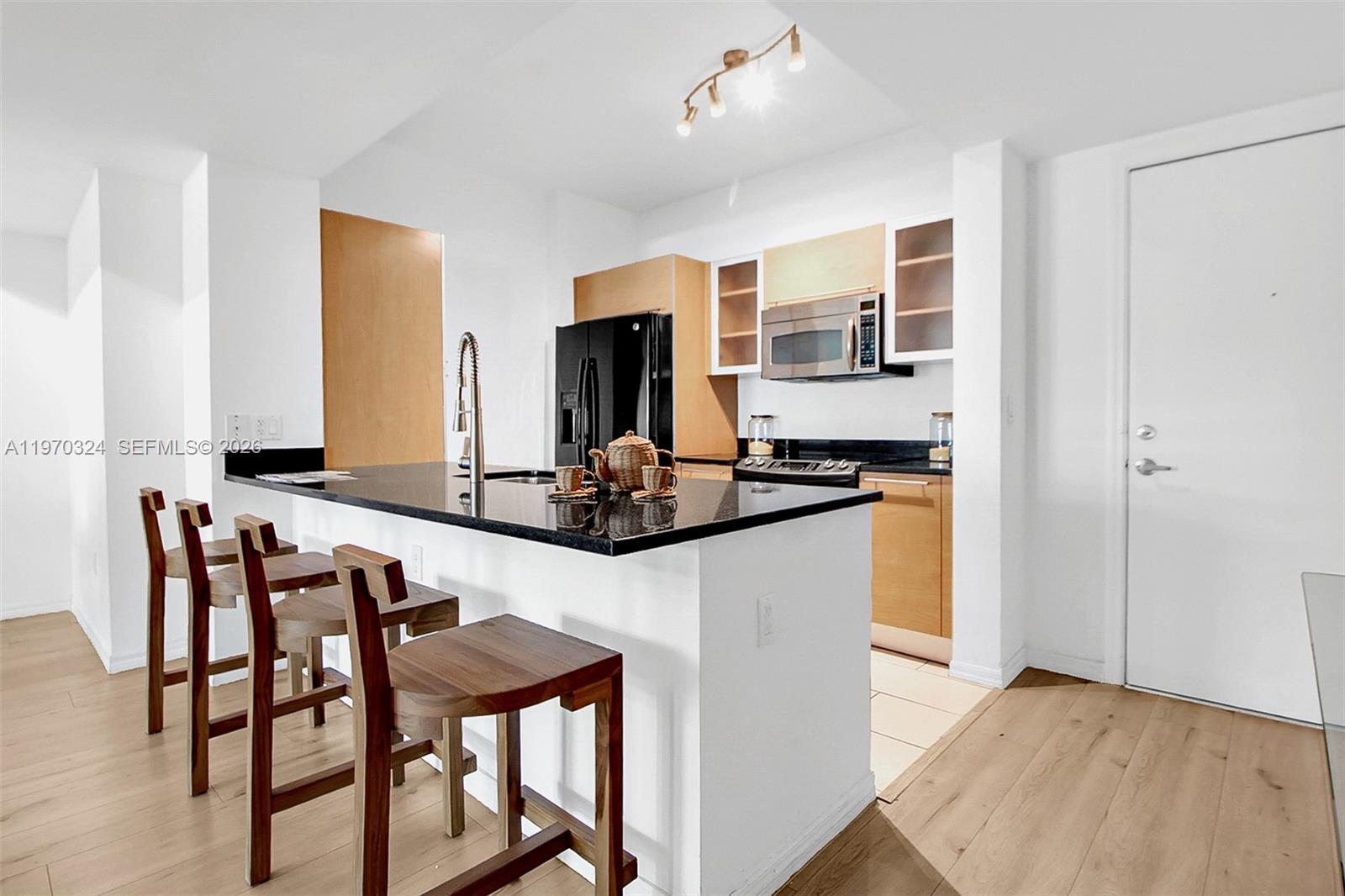 951 Brickell Avenue, Unit 505 Miami, FL 33131 - Photo 4 of 34