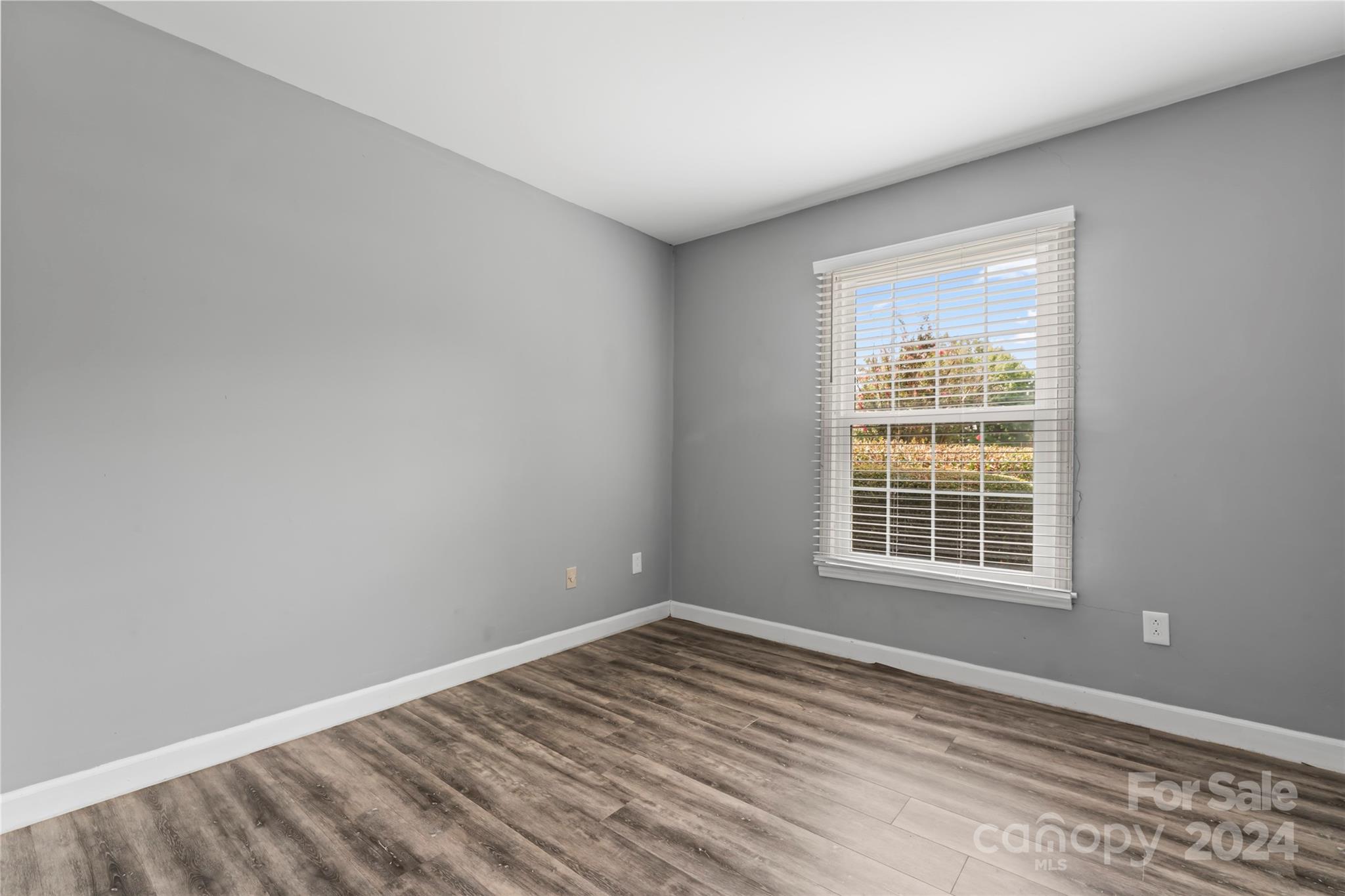 7035 Quail Hill Road Charlotte, NC 28210 - Photo 13 of 40 an empty room with a window