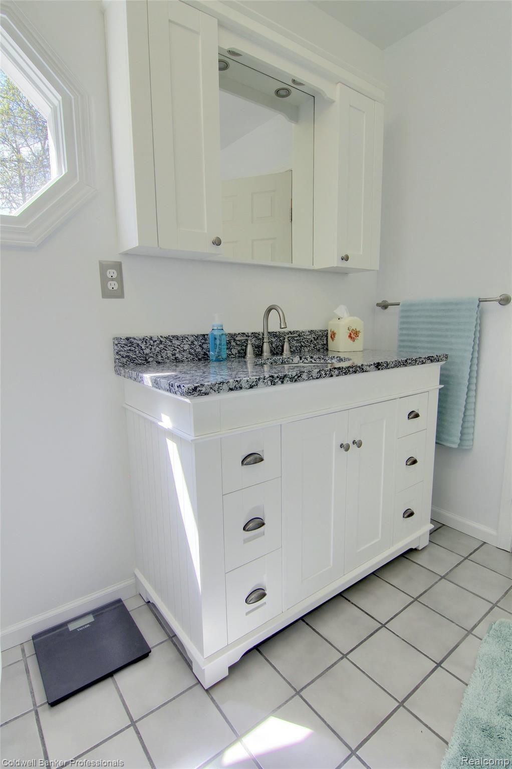 21991 Rust Road New Boston, MI 48164 - Photo 23 of 32 23-Master-Bathroom-2nd-View.jpg