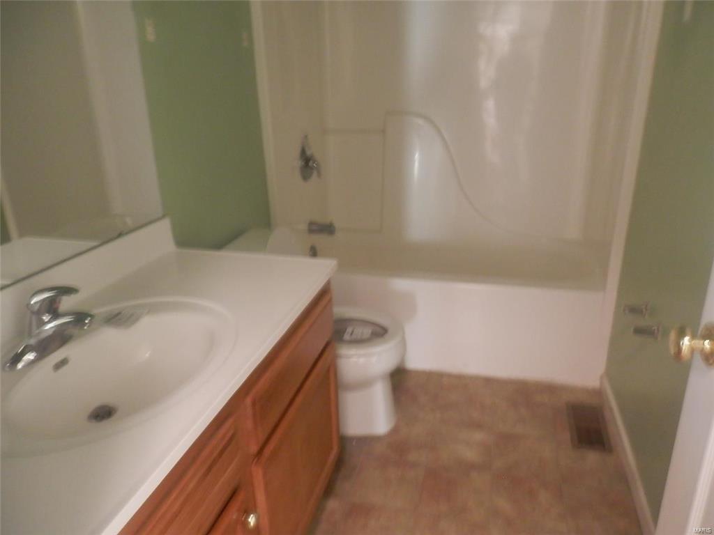 2826 Old Hanley Road St. Louis, MO 63114 - Photo 7 of 16 Gallery Image 7