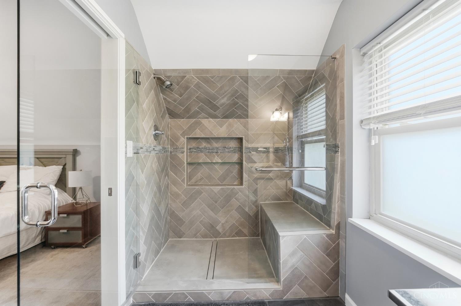 2853 Werk Road Cincinnati, OH 45211 - Photo 39 of 62 Primary Ensuite
