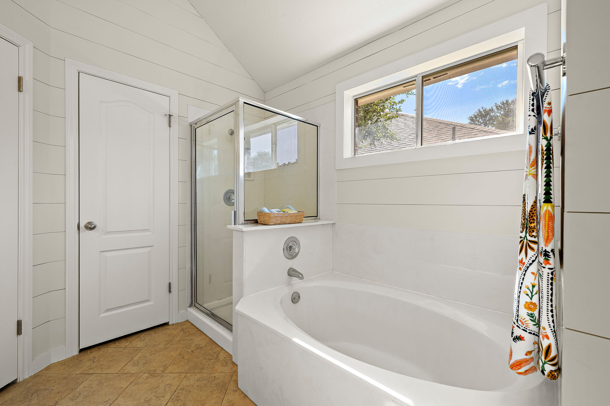 1102 Nelson Ranch Road Cedar Park, TX 78613 - Photo 25 of 37 A corner soaking tub and glass-enclosed shower create a rejuvenating retreat.